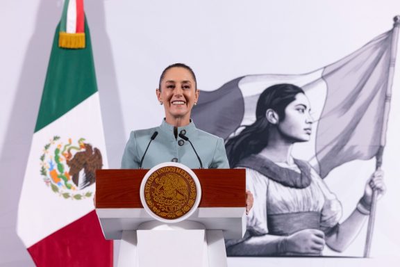 Conferencia de Prensa Matutina "Las Mañaneras del Pueblo" en Palacio Nacional,  Presidenta Claudia Sheinbaum Pardo. 
La Acompañan:
 Zoé Robl